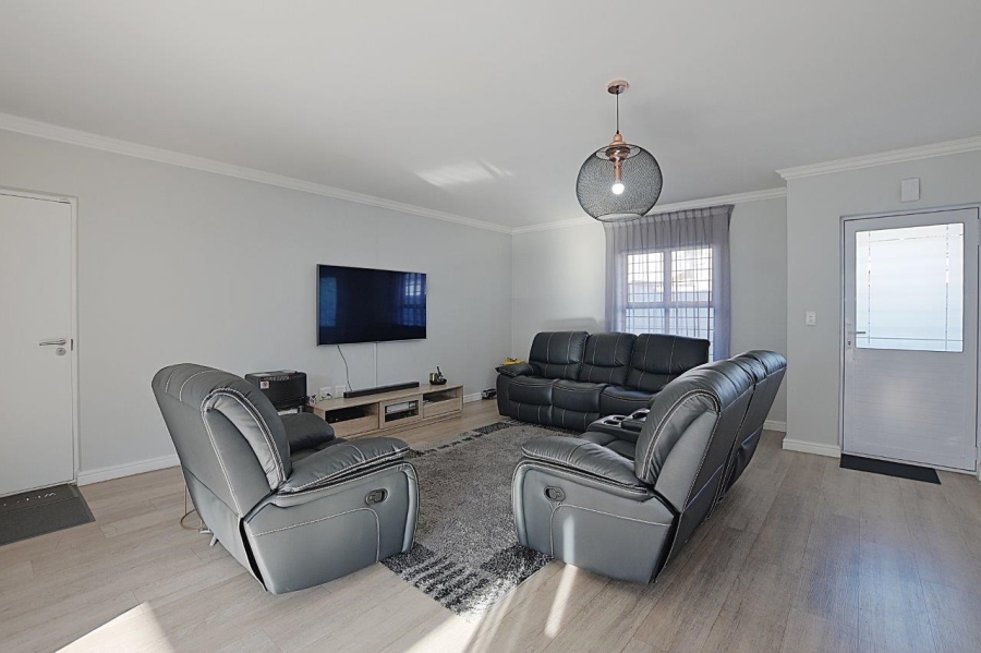 3 Bedroom Property for Sale in Sunningdale Western Cape